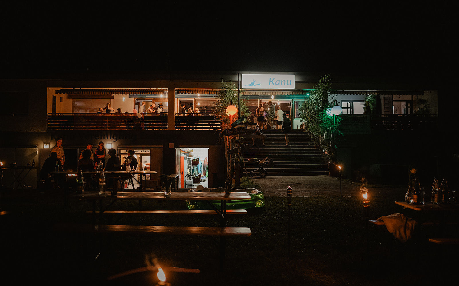 Vereinsheim bei Nacht