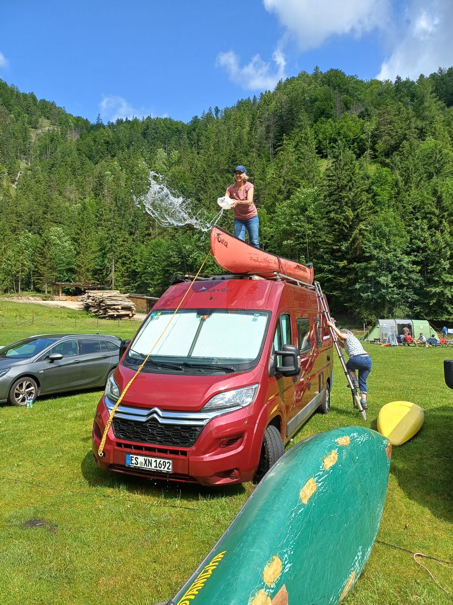 Gewitter sorgt für Wasser im statt unterm Boot