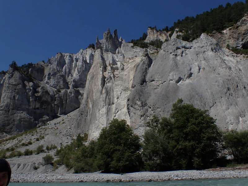 Imposante Erosionsformationen aus weißem Kalkgestein